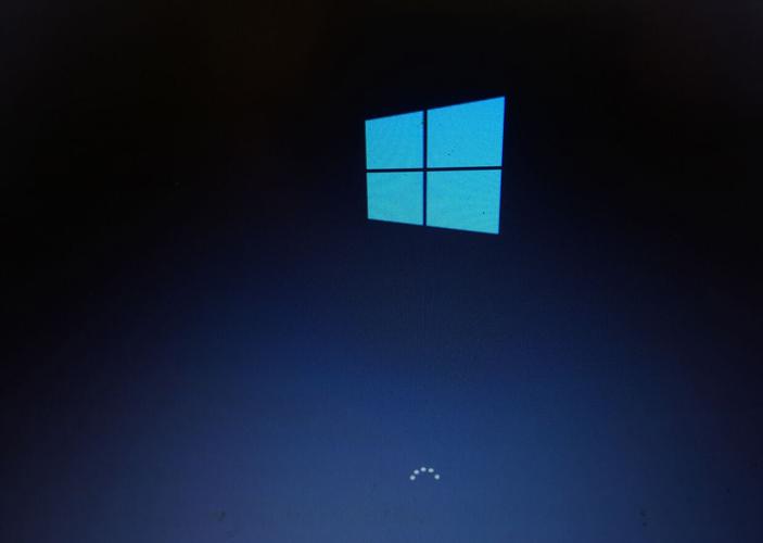 win10卡在logo一直转圈？win10卡在logo