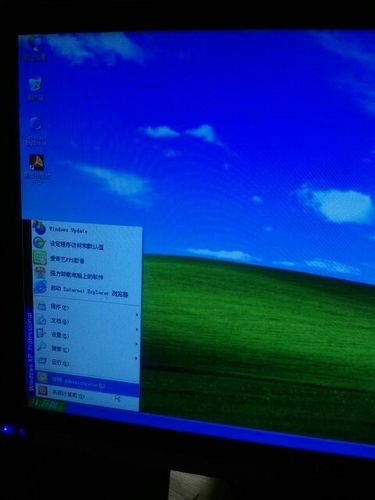 电脑开机后显示器一直卡在win7的图标界面？win7桌面卡死