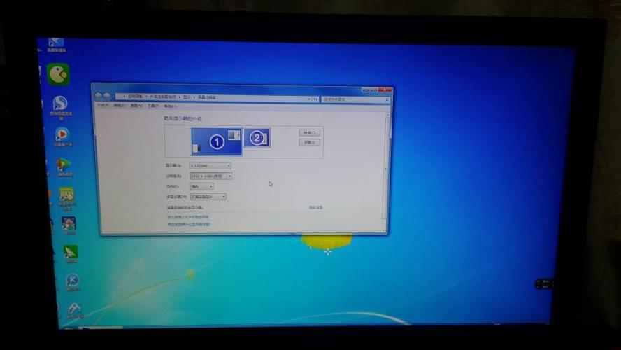 hdmi连接电视机后不显示桌面怎么办？（win7插上hdmi线就没桌面了）